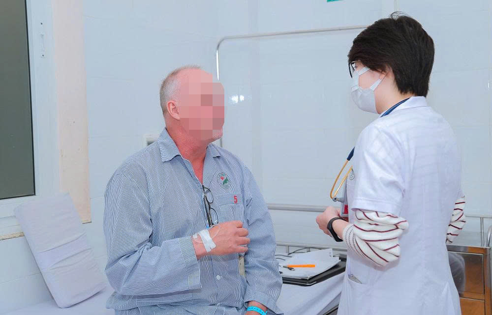 Ca vi phẫu thanh quản bằng laser CO2 cho người nước ngoài đầu tiên tại Bệnh viện đa khoa Đức Giang